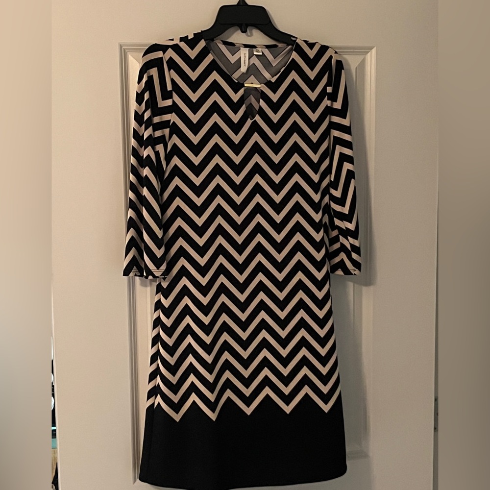 Women’s dress w/ black/cream chevron design.  Great condition!